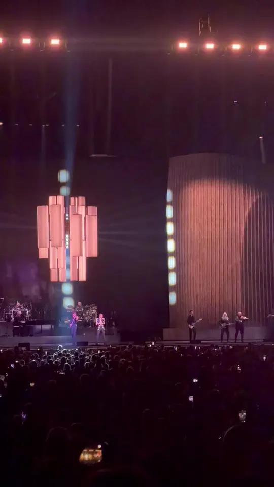 Vue depuis les places, Céline Dion, Vue de la scène